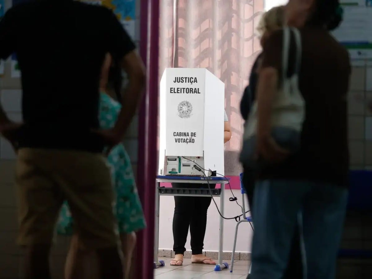 Quem votou no 1º turno precisa votar no 2º turno neste domingo (25)?