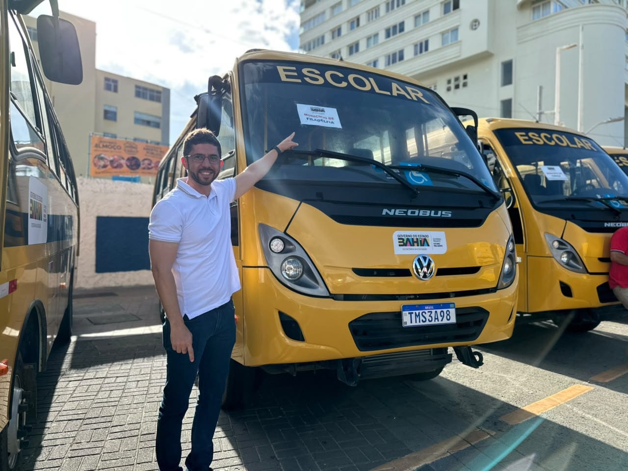 Filadélfia recebe novo ônibus escolar em parceria com o Governo da Bahia