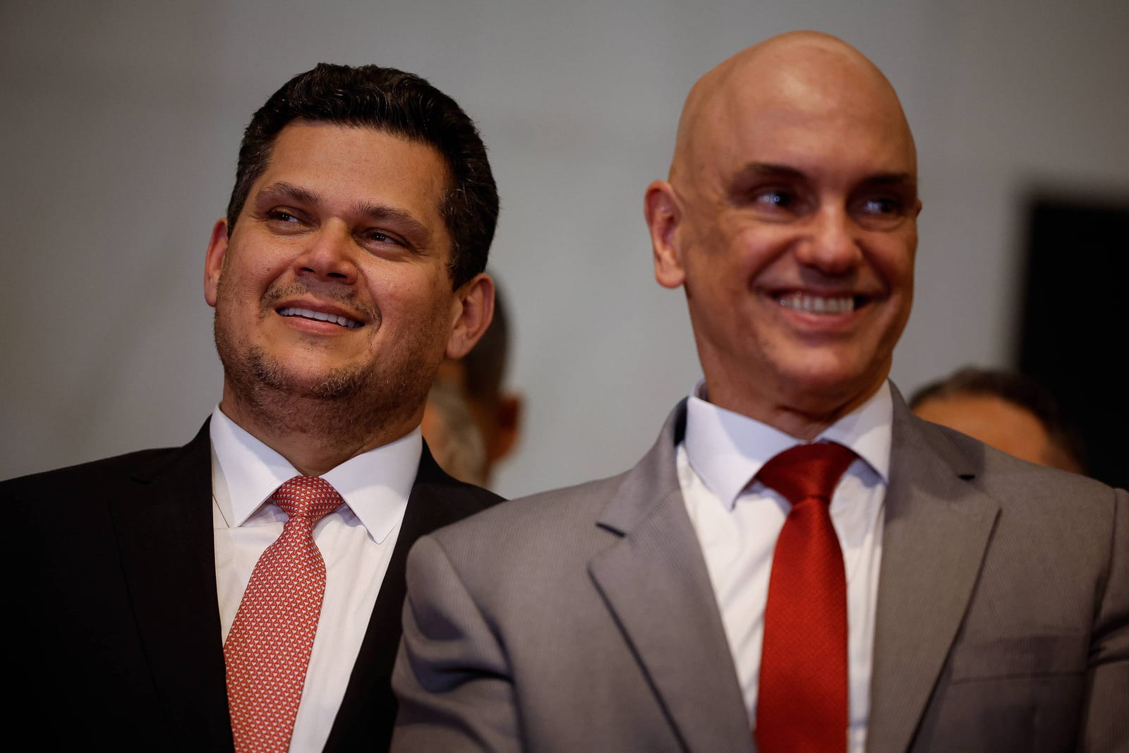 Oposição cobra impeachment de Moraes, mas vê resistência de Alcolumbre e centrão