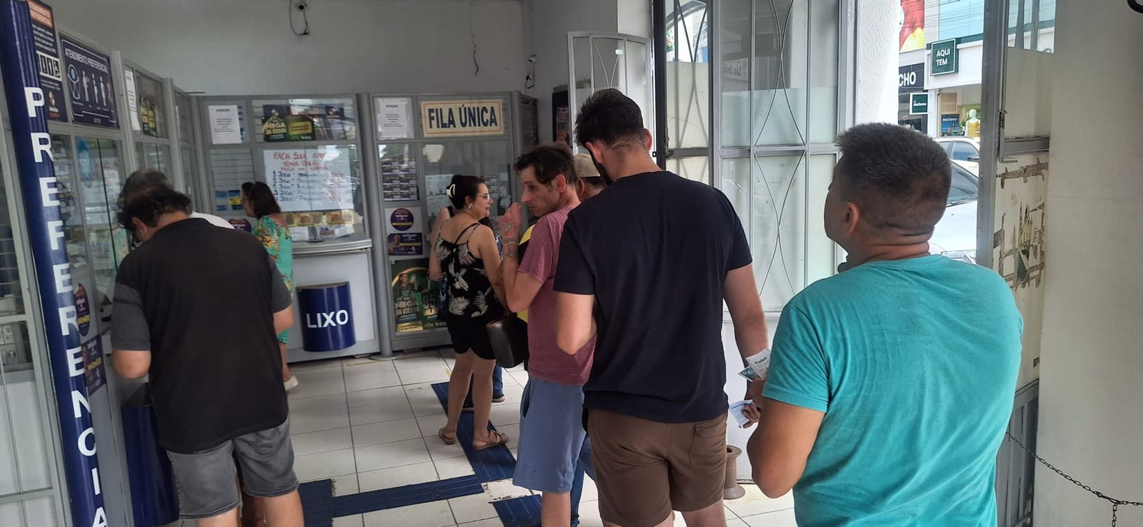 Mega-Sena acumula e prêmio milionário movimenta as vésperas das eleições