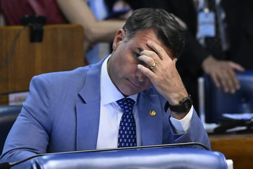 Fim da escala 6×1 pode impulsionar Lula e colocar Flávio Bolsonaro em situação delicada, avalia cientista político