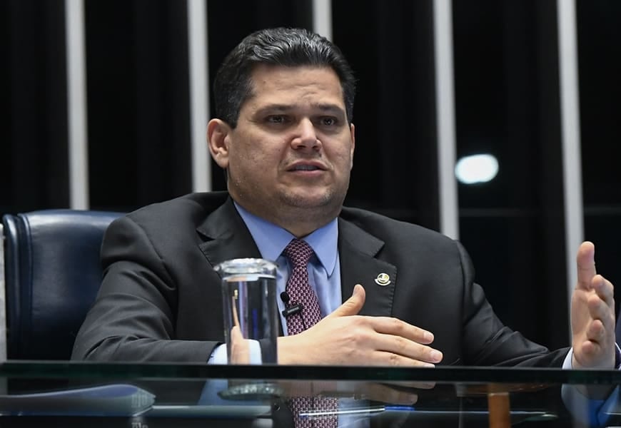 Senado: Alcolumbre diz ter votos para aprovar fim da escala 6×1