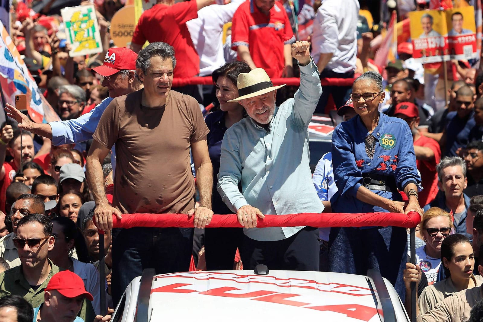 Campanha de Lula usa tom emocional e trilha de Caetano na reta final