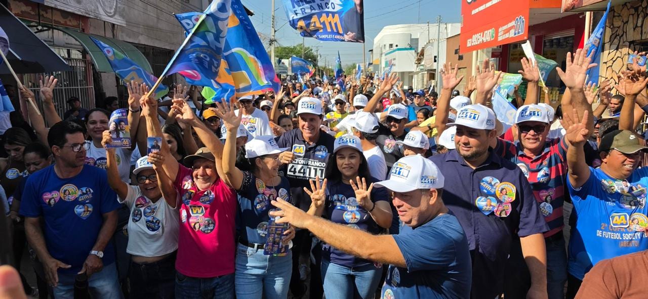 Nilton Franco faz caminhada em Miracema e abre comício da noite
