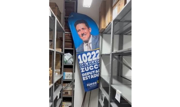 Brigada Militar recolhe banners de candidato na ERS-130