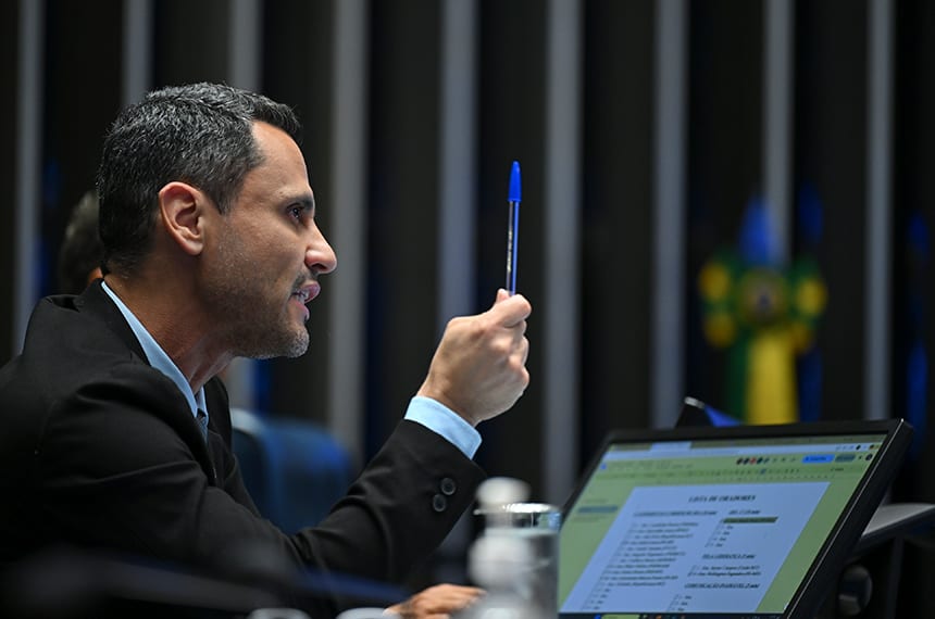 Cleitinho pede fim de incentivos federais a mineradoras em Minas
