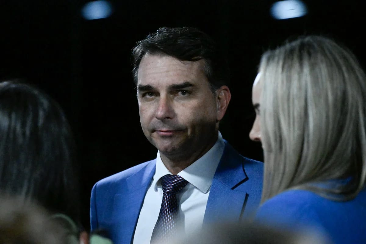 Flávio Bolsonaro fica em BH até manhã de 18/8 e fará ato com Nikolas Ferreira