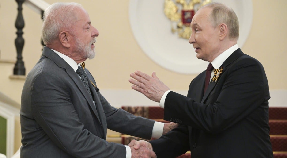 Putin parabeniza Lula pela vitória e se compromete a continuar desenvolvendo uma "cooperação bilateral frutífera"