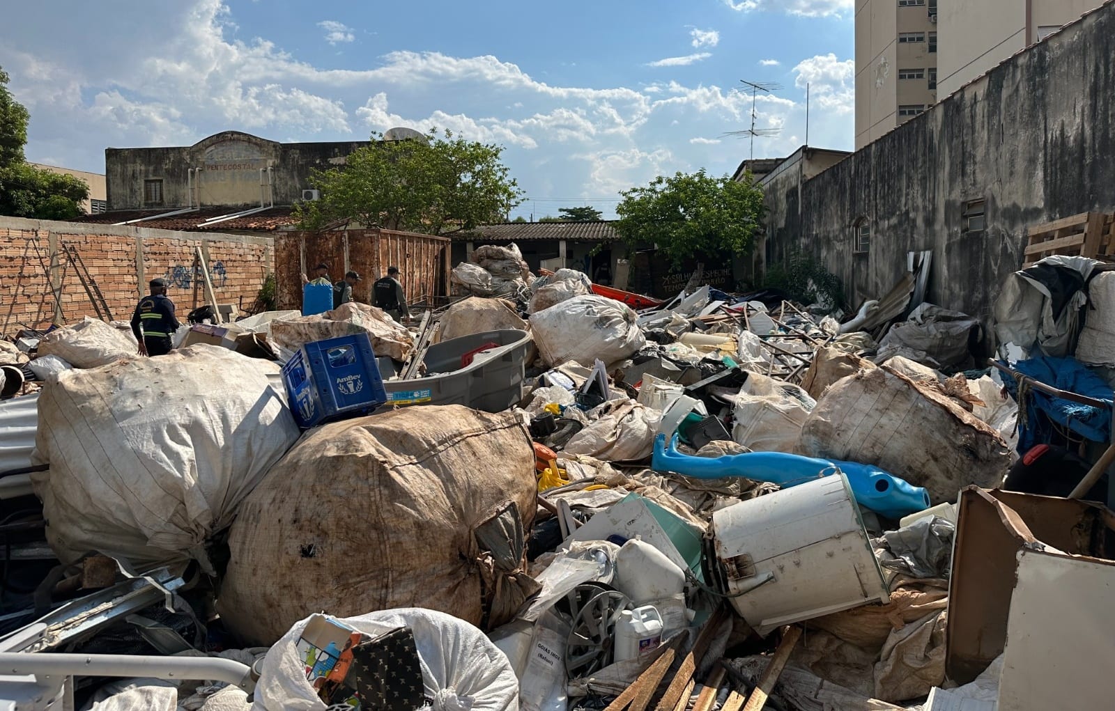 Prefeitura de Goiânia embarga ponto de reciclagem no Setor Central
