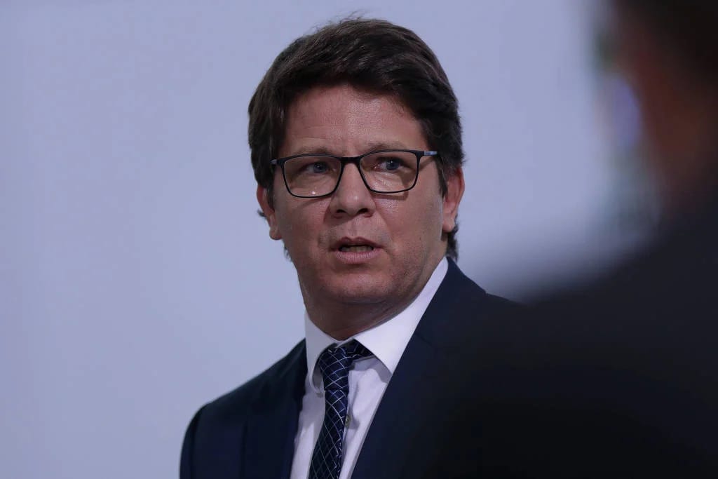 Mário Frias excluiu conta Apple após revelação de financiamento de Vorcaro a Dark Horse