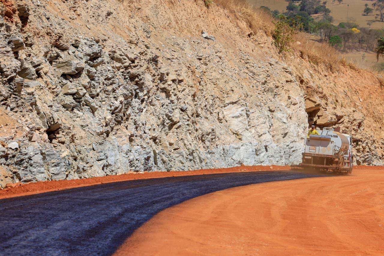 Pavimentação da GO-460 entre Diolândia e São Patrício será concluída em setembro