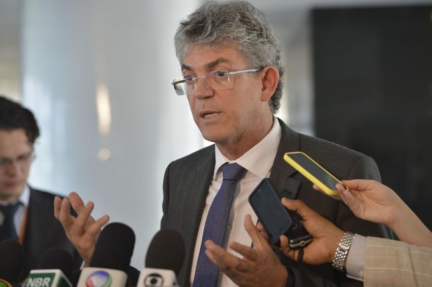 Homem armado é preso em inauguração de comitê de Ricardo Coutinho, em João Pessoa