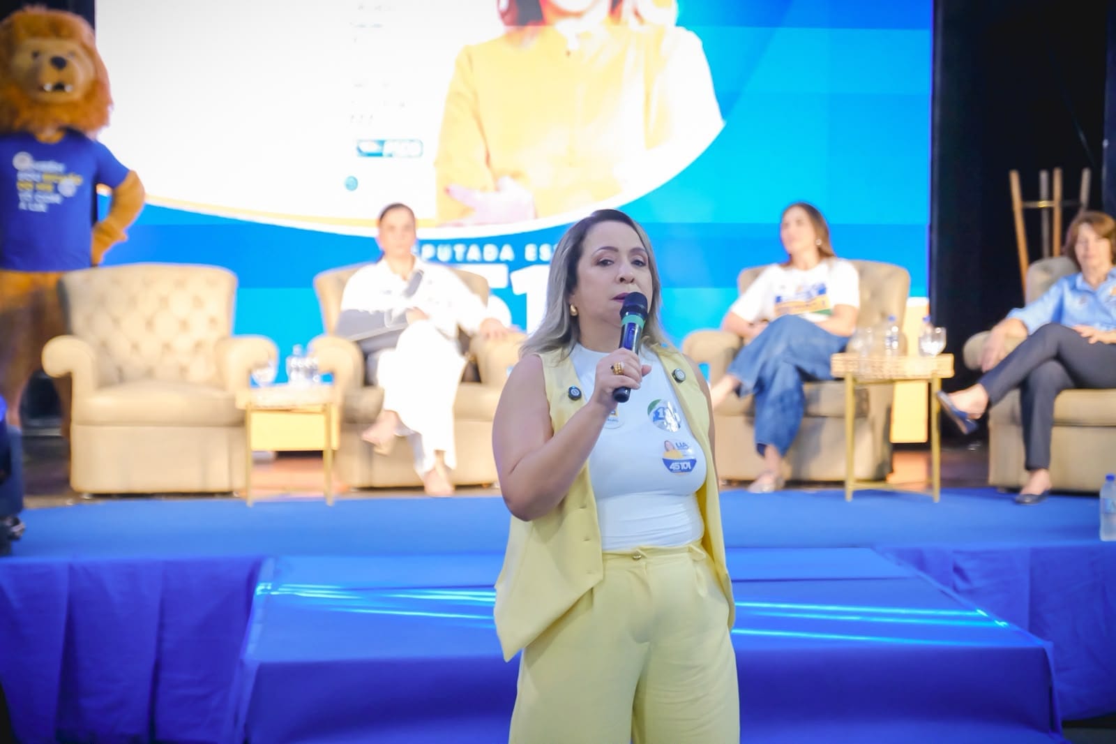 Lia Nogueira (PSDB) reúne mais de mil pessoas em Dourados