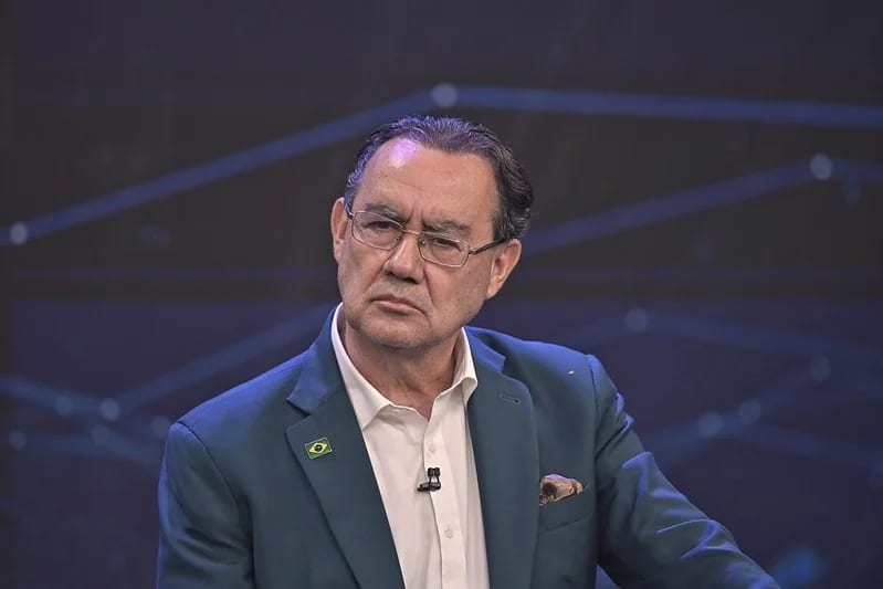Cientista político analisa ascensão de Augusto Cury: “força do antissistema”