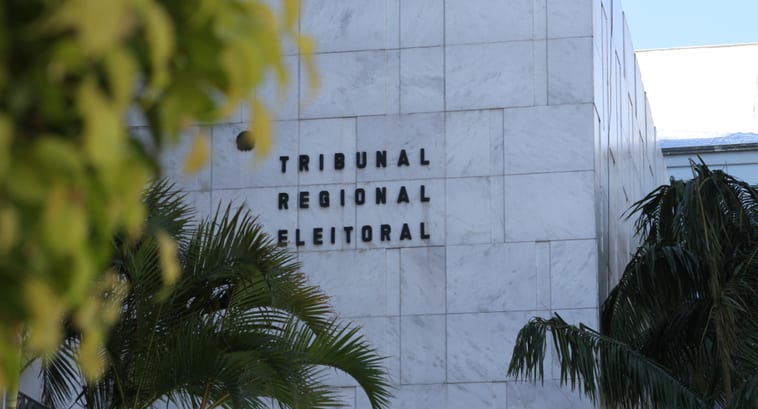 TRE-RS lança livro e exposição pelos 30 anos da urna eletrônica