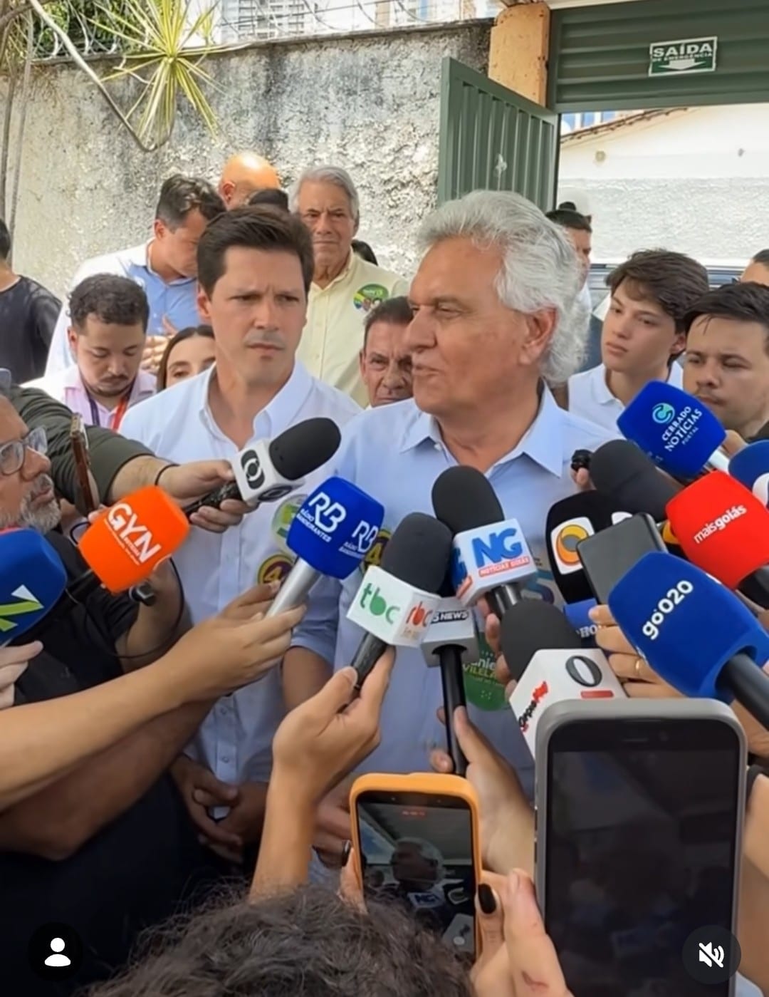 Caiado vota em Goiânia e diz que “nove em cada dez goianos aprovam” seu trabalho