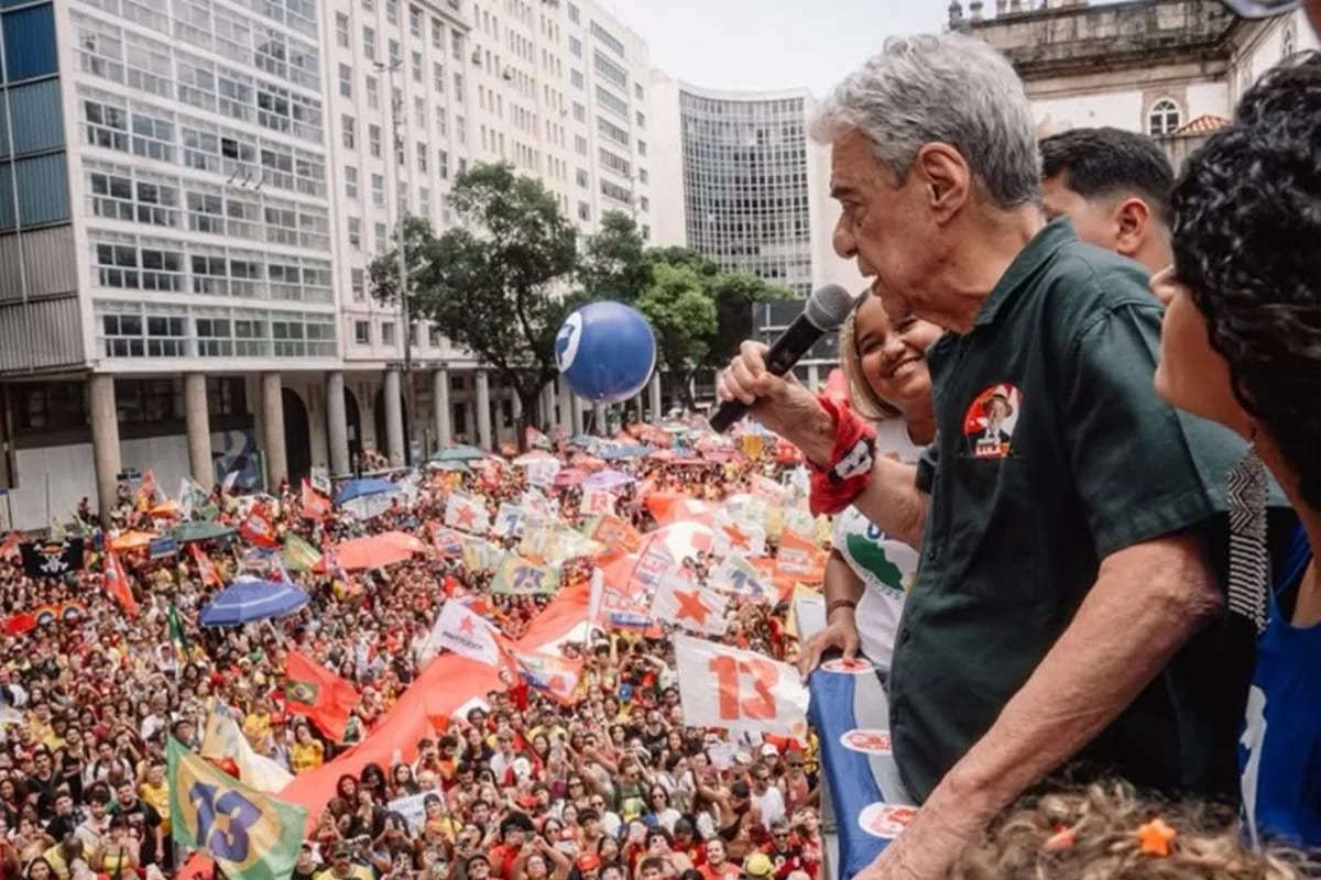 Ato pró-Lula reúne estudantes e apoiadores na Candelária neste domingo (18/10)