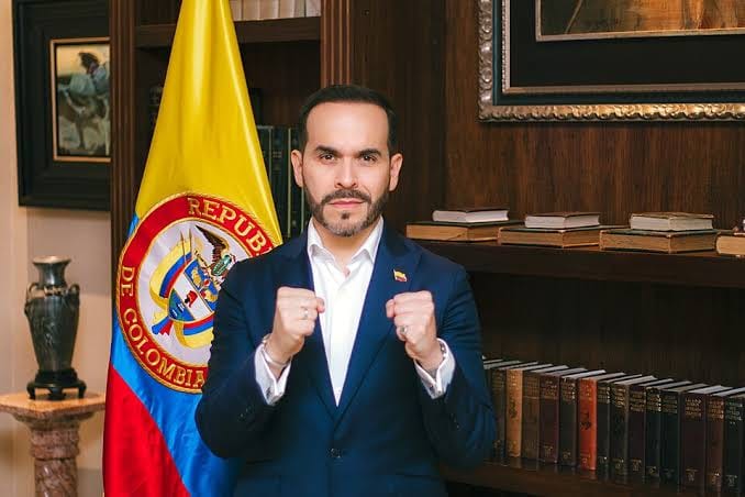 Abelardo De La Espriella toma posse como presidente da Colômbia