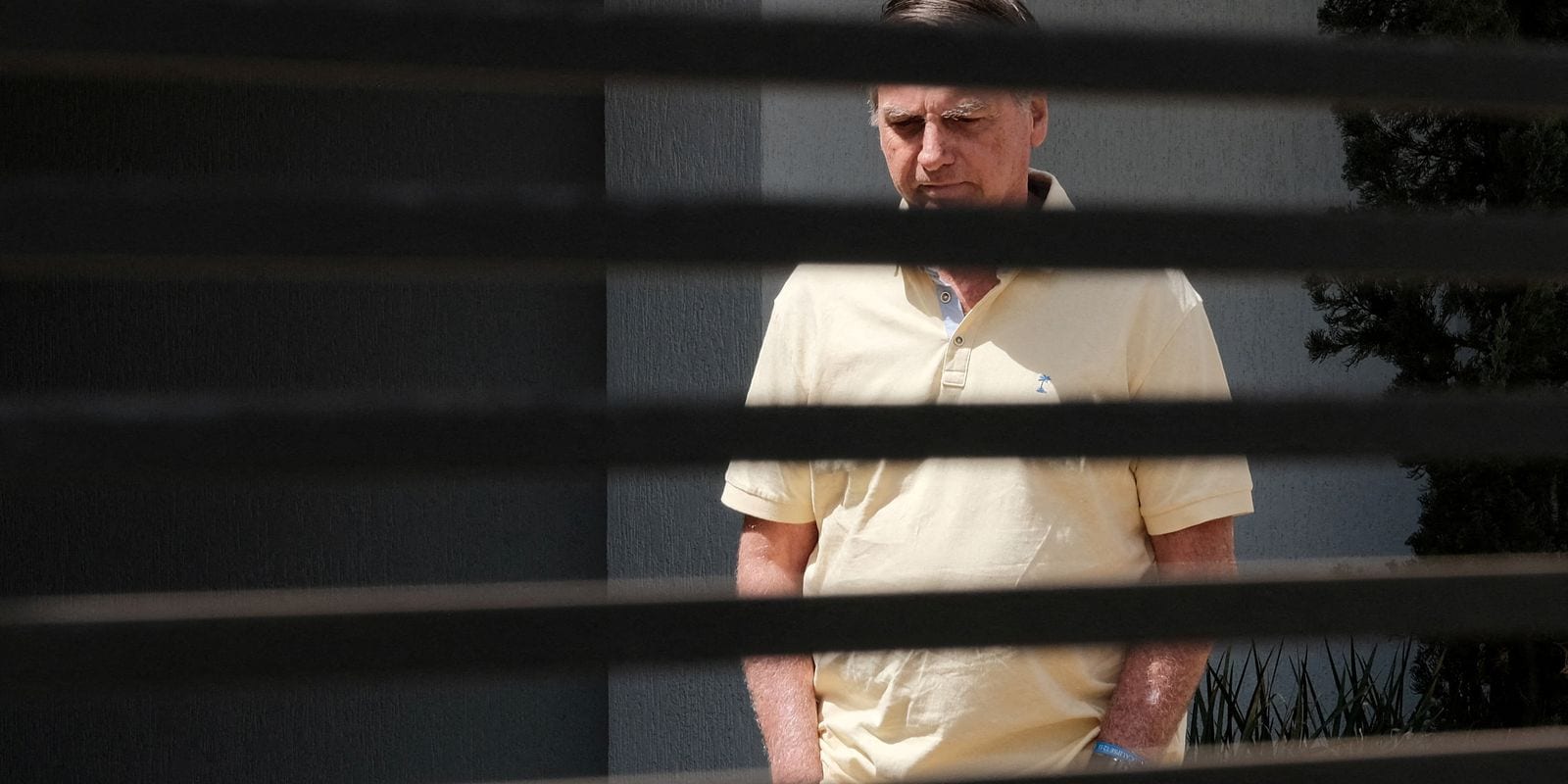 Jair Bolsonaro Solicita Liberação de Visitas para Flávio na Prisão Domiciliar