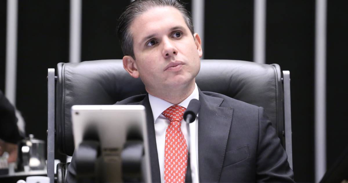 Com apoio de Hugo Motta, Câmara abre duas frentes para mudar o sistema eleitoral brasileiro