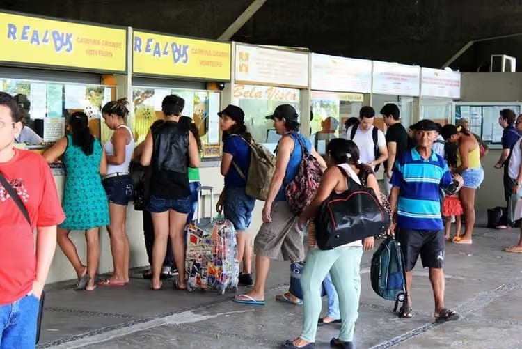 Lucas Ribeiro decreta gratuidade no transporte intermunicipal para eleitores