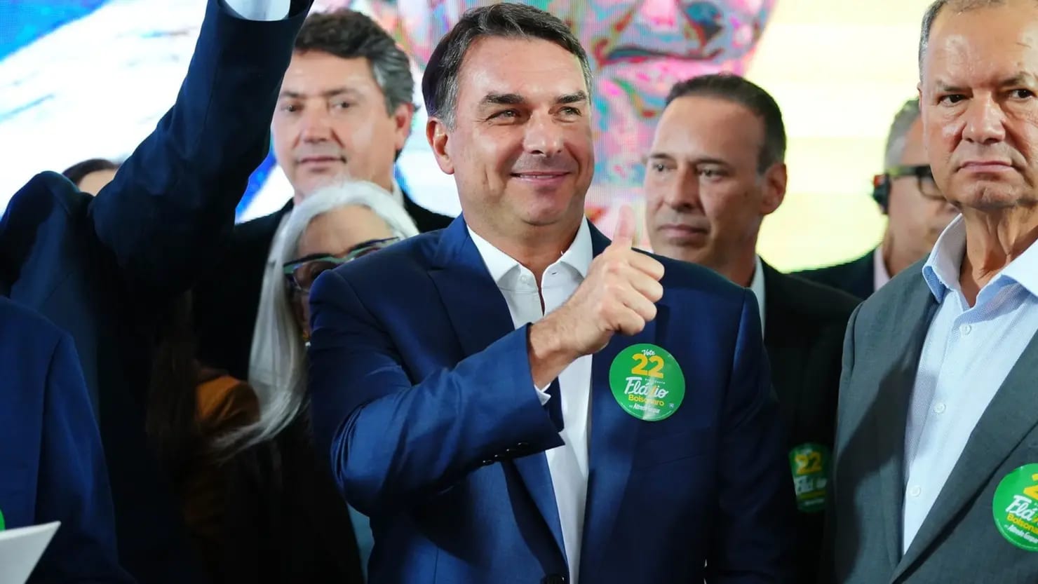 Flávio processa Janones e Lindbergh por vídeo sobre aposentadoria