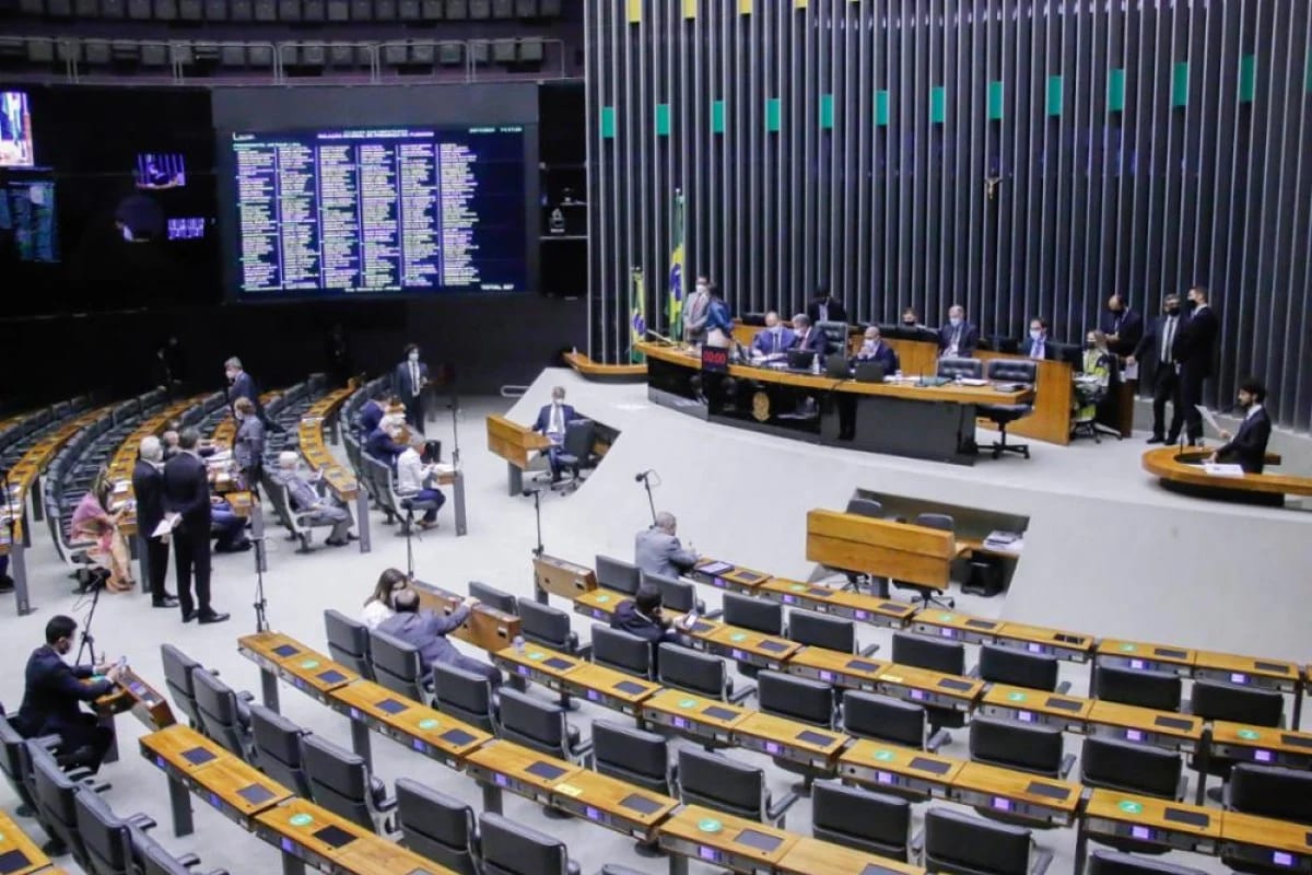 Câmara abre concurso com 66 vagas imediatas e salário de R$32.070,88