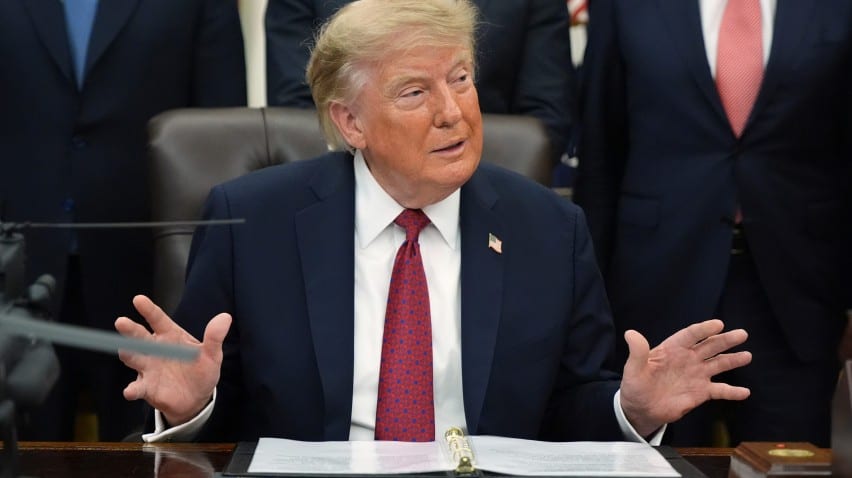 Assessor de Trump teria ajudado a organizar viagem de Flávio Bolsonaro aos EUA