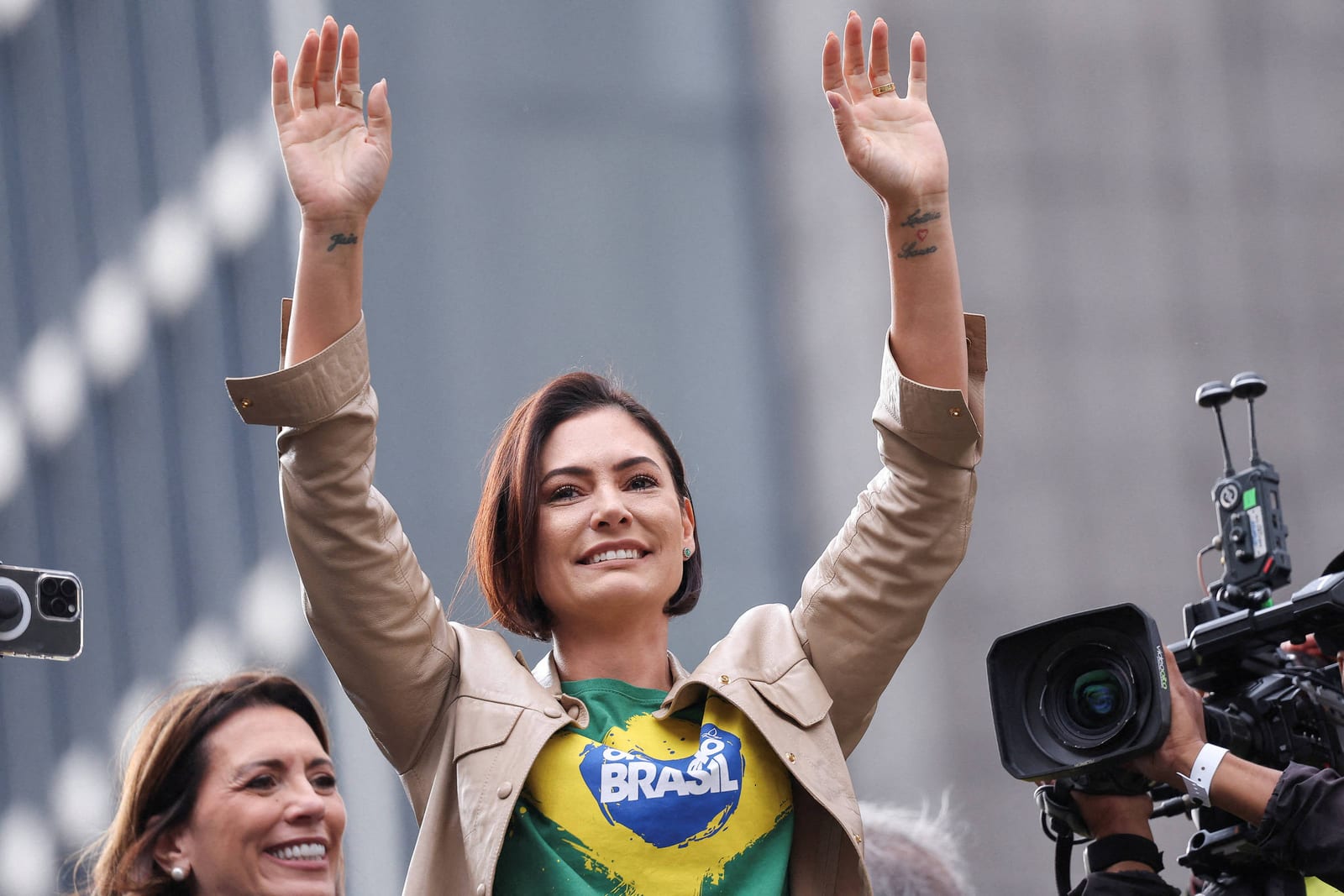 Michelle Bolsonaro diz que é voluntária da igreja e vendeu laranjas no semáforo