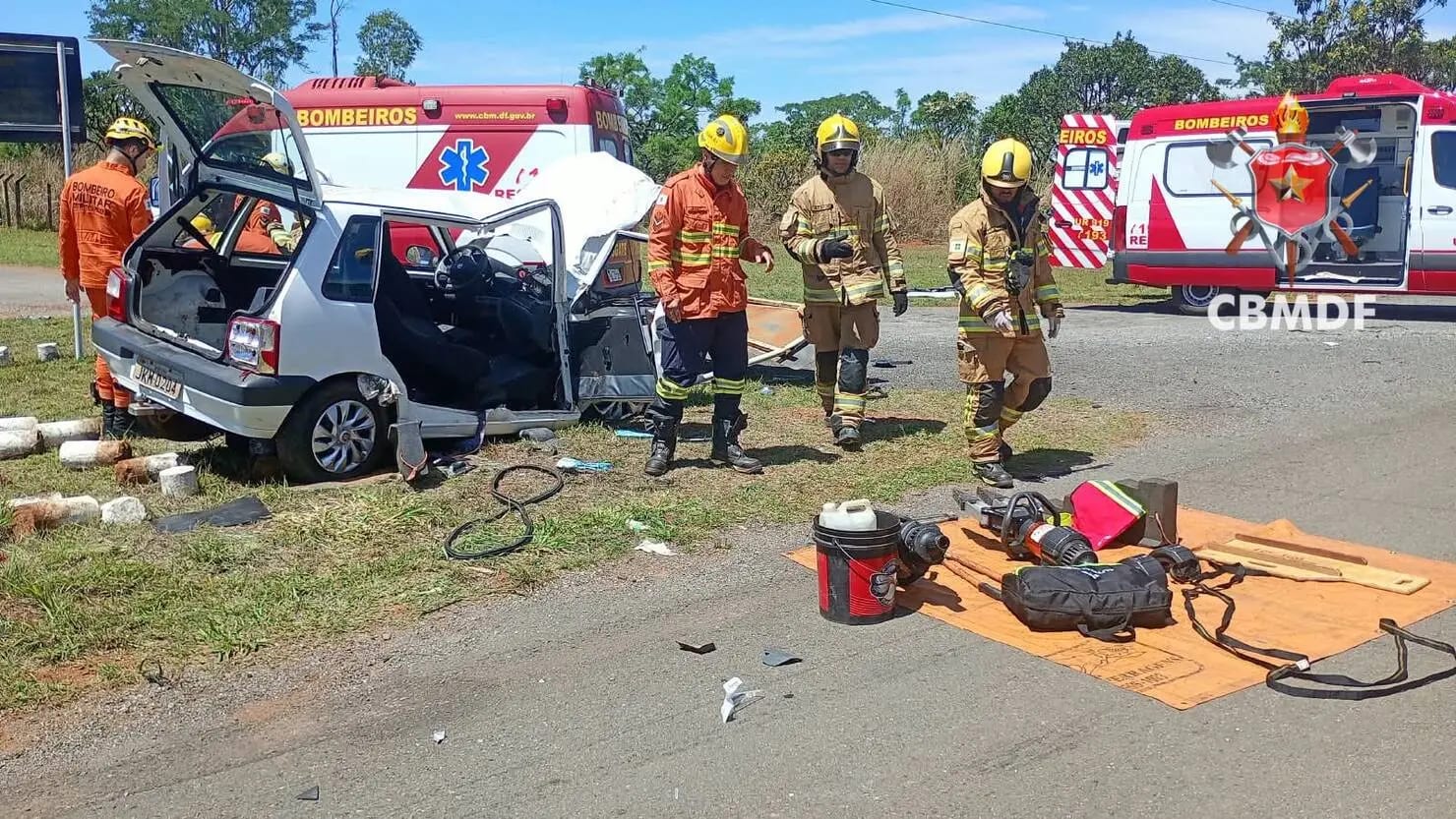 Colisão frontal entre dois veículos deixa dois feridos na BR-251