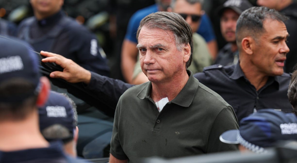 Moraes libera visitas de Flávio a Jair Bolsonaro após 90 dias de proibição