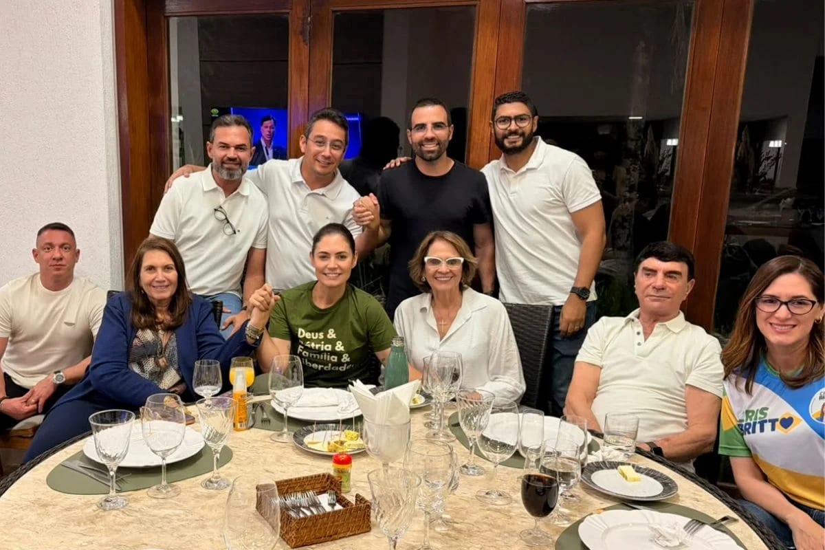 Michelle, Bia Kicis e Damares assistem debate do GDF juntos
