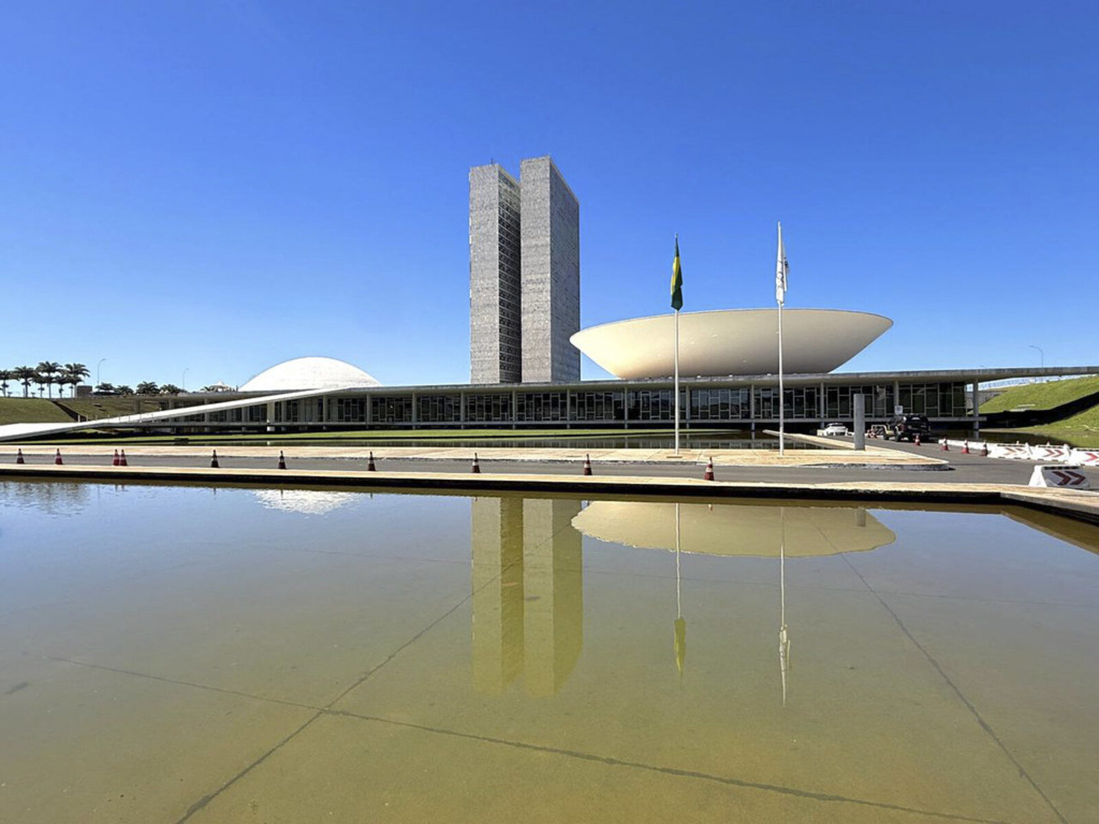Congresso prorroga recesso e volta apenas em agosto