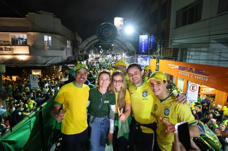 Bloquinho 22 reúne mais de 5 mil apoiadores de Flávio Bolsonaro em Tubarão