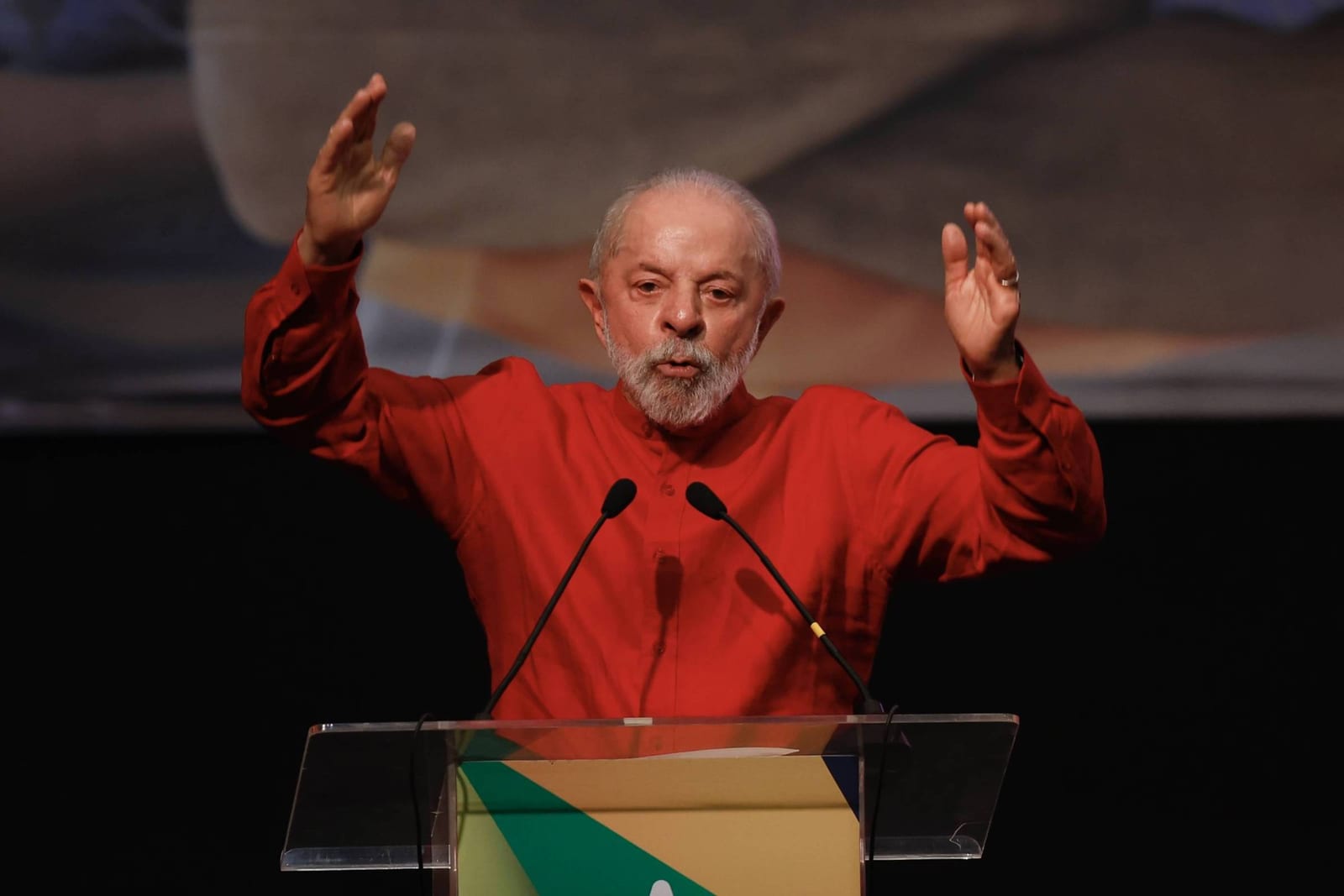Edinho Silva exige que Lula e majoritários apareçam em material de campanha