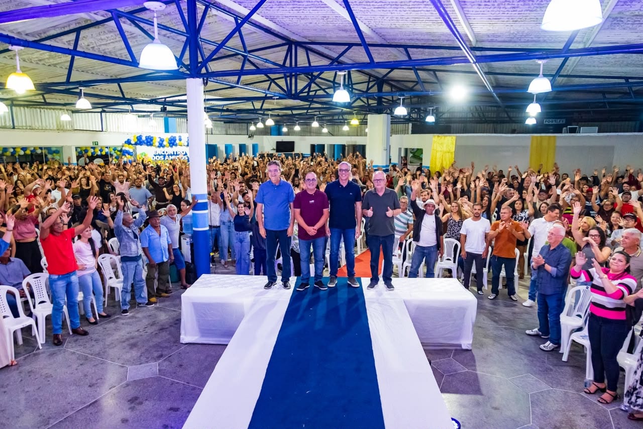 Multidão no encontro de Cristiano Viana em Simão Dias