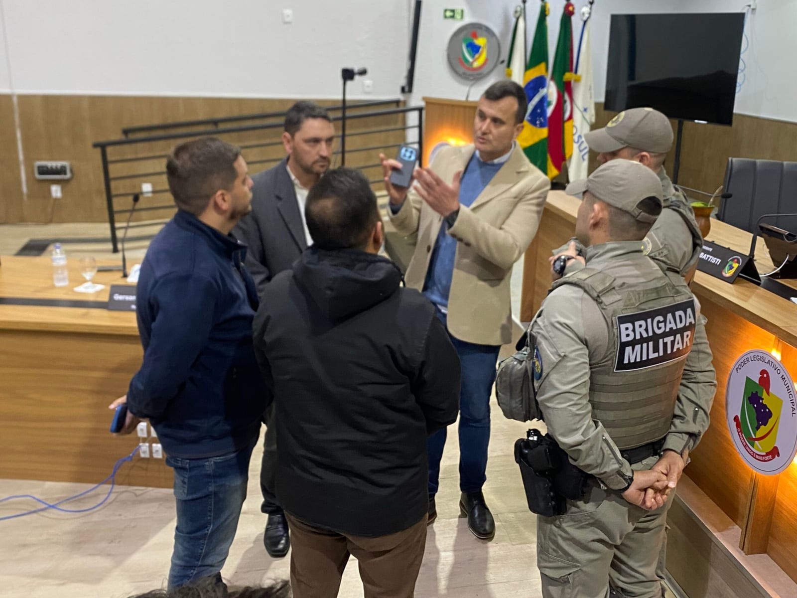 Sessão da Câmara de Venâncio Aires é encerrada por confusão com assessor