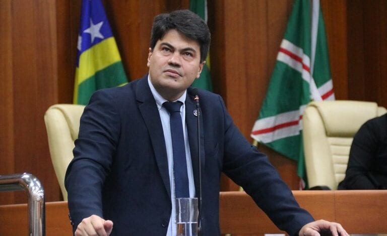 Câmara de Goiânia proíbe banheiros unissex nas escolas municipais