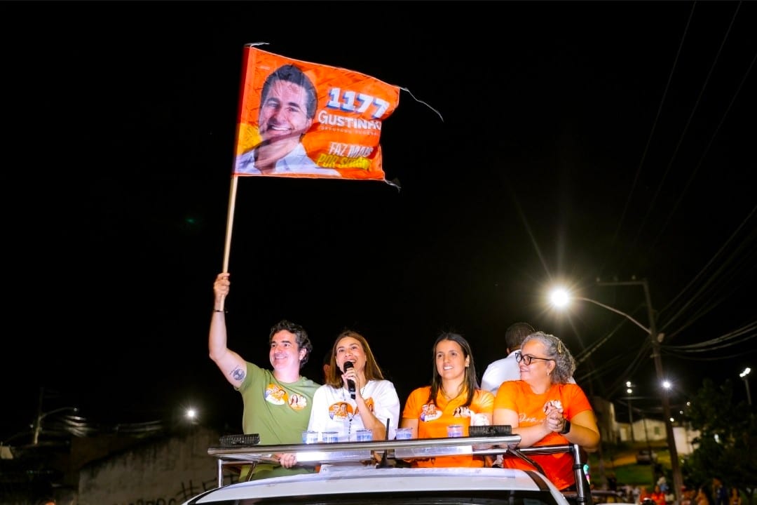 Gustinho e Hilda fizeram minicarreata em Lagarto nesta quarta-feira
