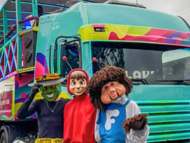 Carreata com Carreta da Alegria apoia Flávio Bolsonaro em Araras