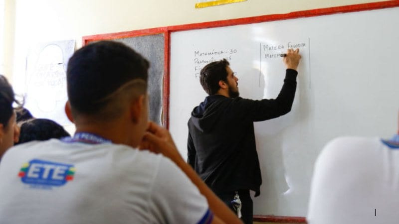 Professores de Pernambuco terão ponto facultativo nesta sexta (16) e servidores no dia 28 de outubro