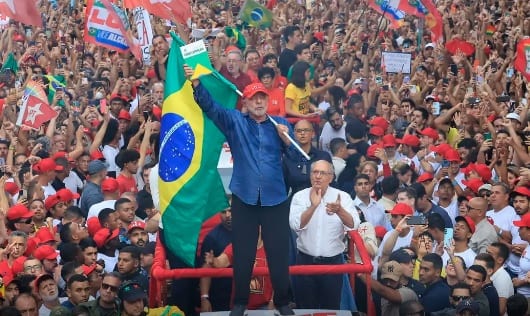 Lula vira no segundo turno e terá quarto mandato como presidente; Flávio pedirá anulação do pleito