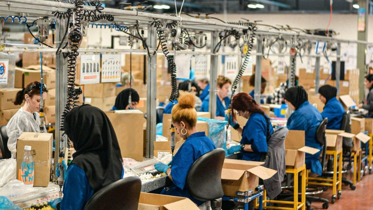 Projeto na Câmara oferece benefícios fiscais para empresas que adotarem jornada de 40 horas