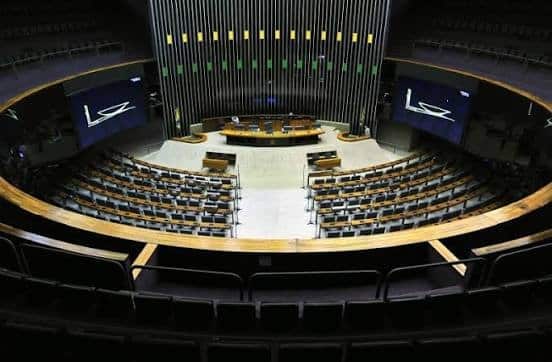 PL elege 121 deputados e forma maior bancada de um partido na Câmara desde 1988