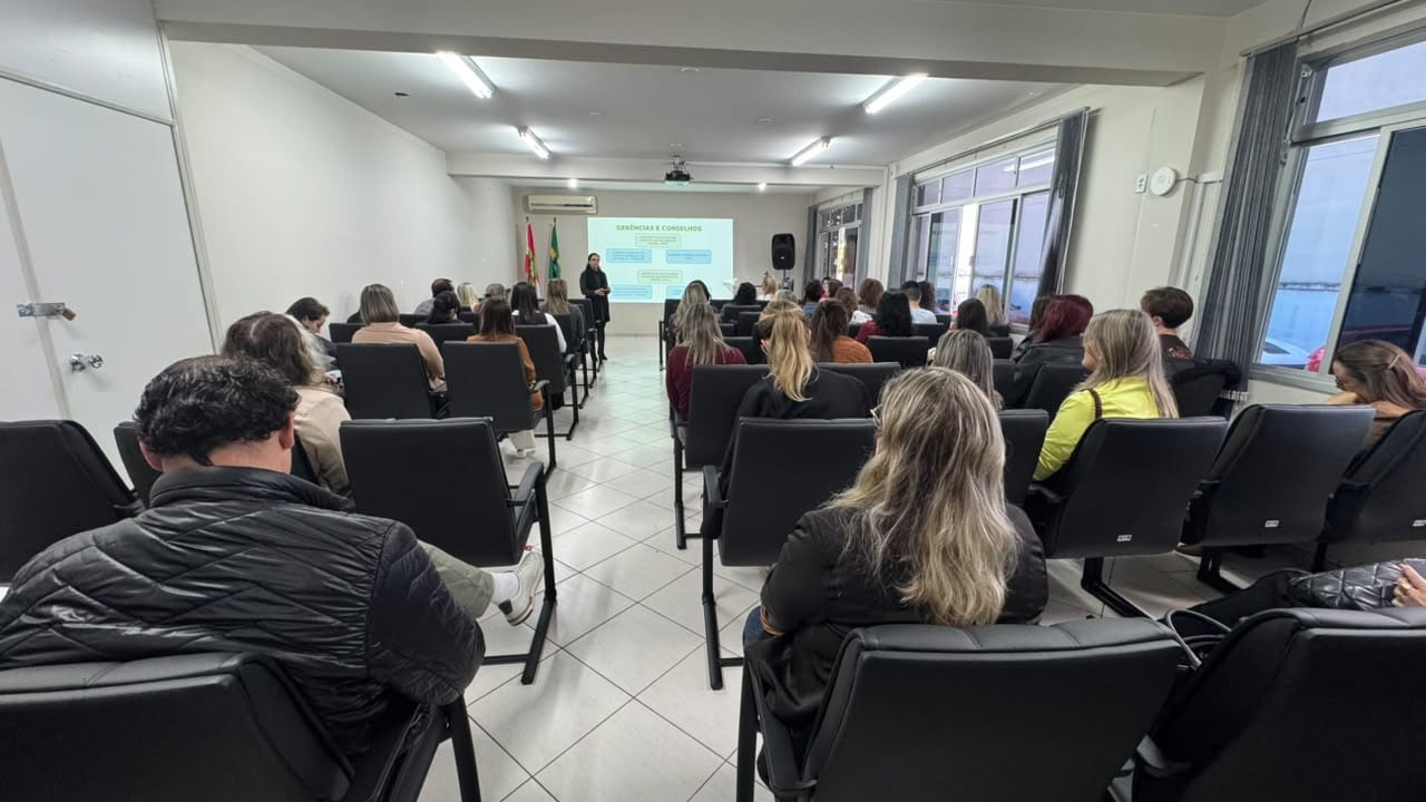 Secretaria da Assistência Social capacita municípios da Amurel