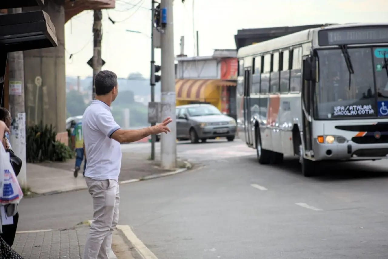 Prefeitura de Cotia assina ordem de serviço para estudo que prepara nova licitação do transporte