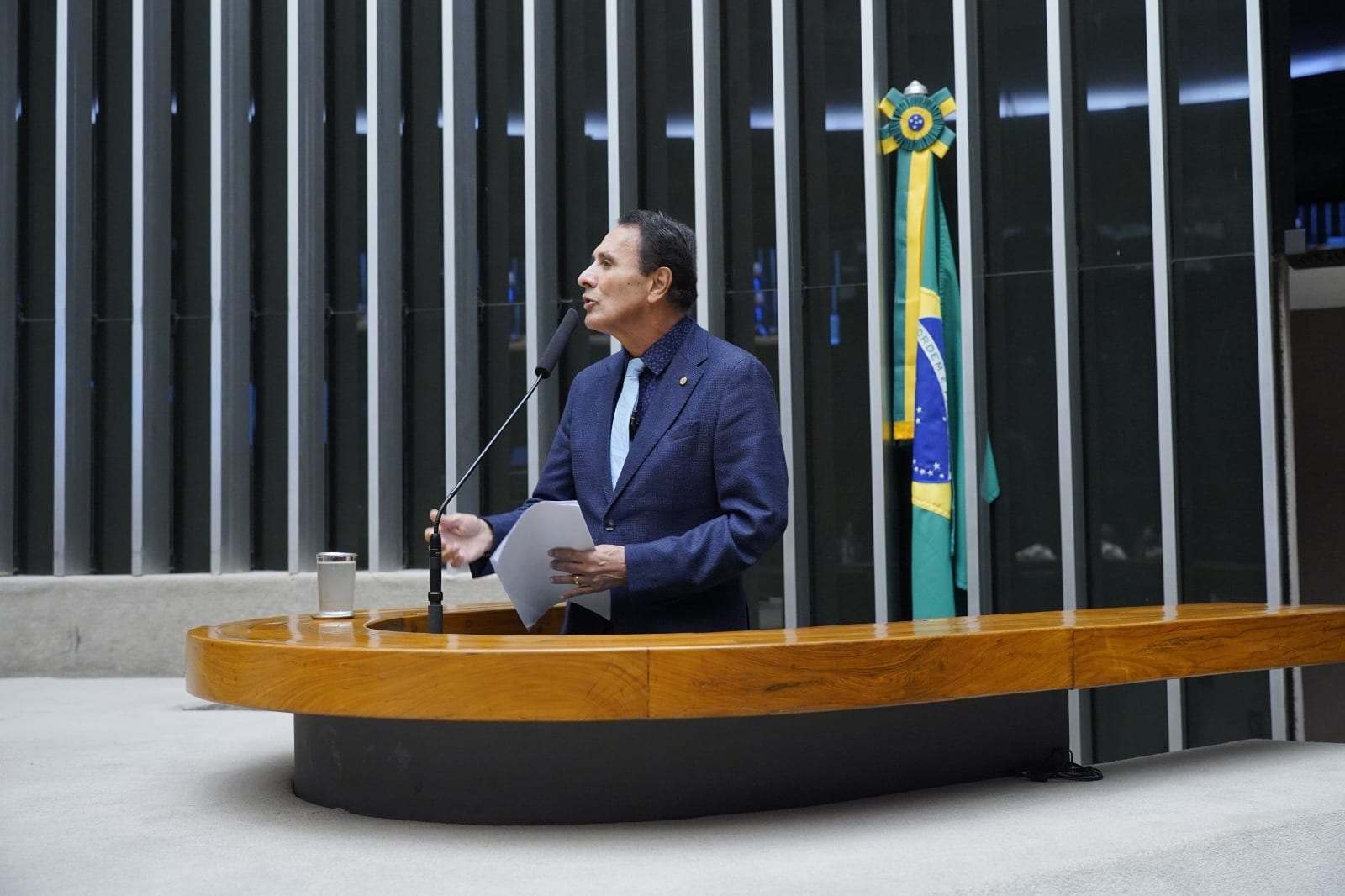 PL de Carlos Gaguim propõe preços em braile para pessoas com deficiência visual