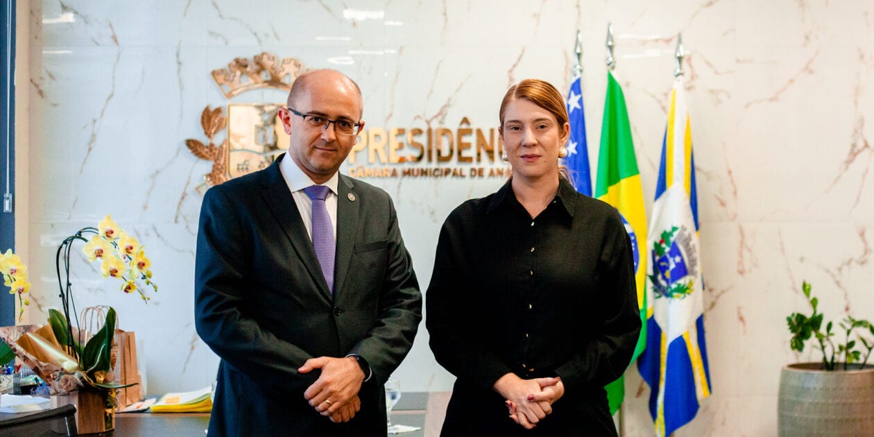Presidente Andreia negocia digitalização do Memorial da Câmara de Anápolis
