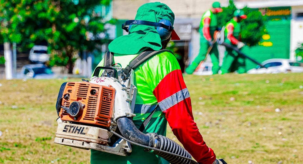 Prefeitura promove ação de limpeza urbana com participação de voluntários