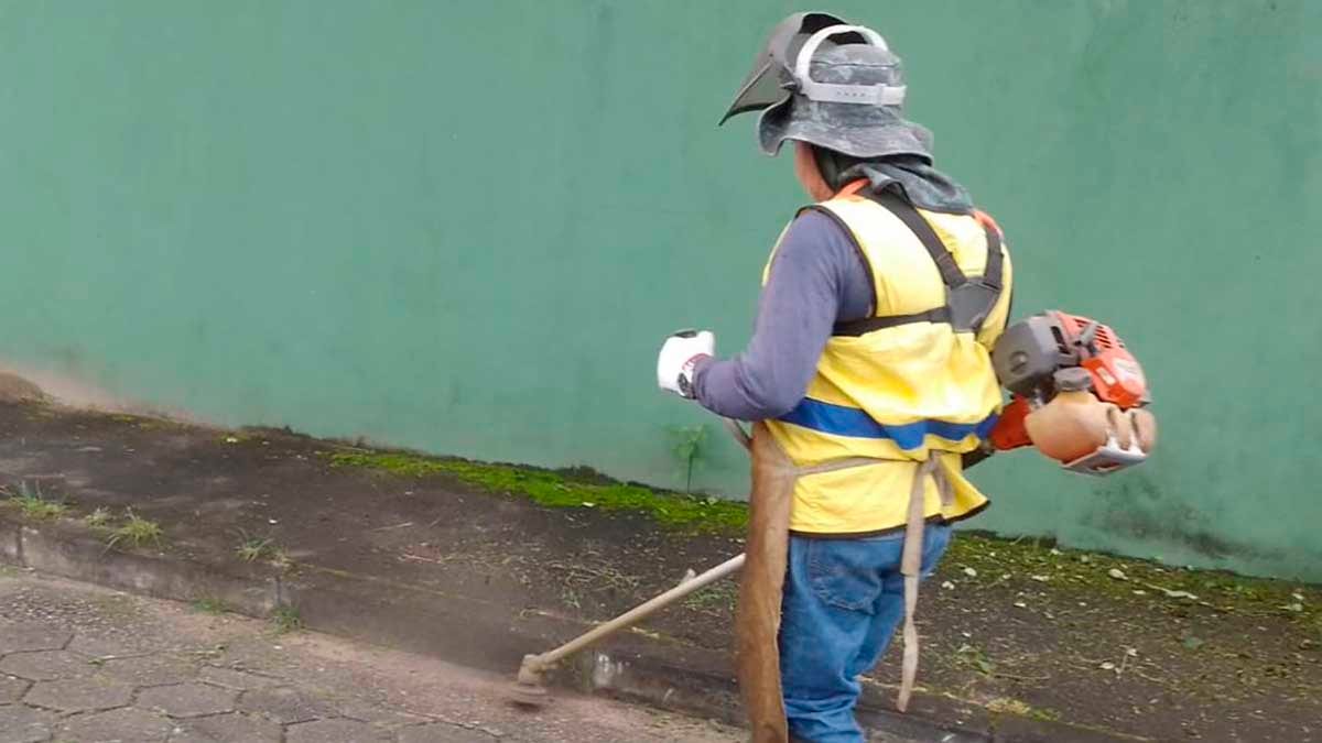 Caraguatatuba convoca mais bolsistas do PEAD para reforço na limpeza pública dos bairros
